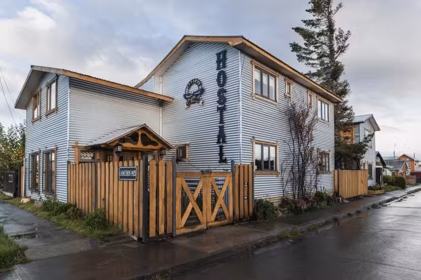Hostal Lago Cóndor
